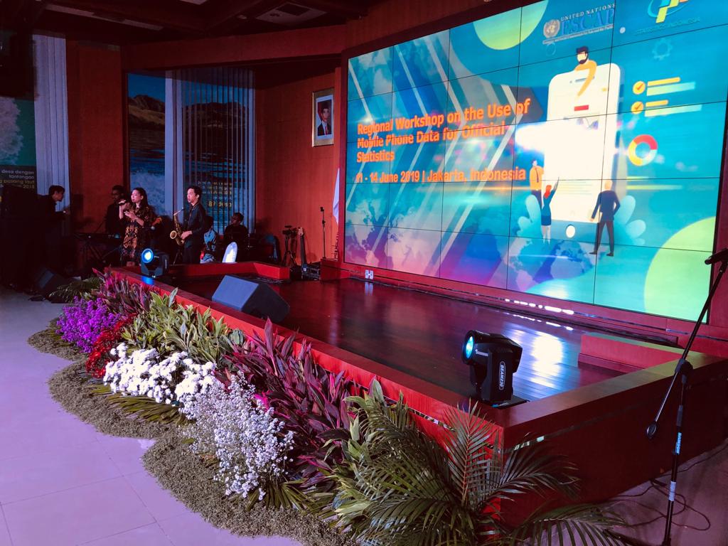 positium's tweet photo. "MPD allows to determine tourists' or migrantsโ origin, length of stay, mobility, commuter patterns, far better than we had ever obtained through traditional surveys, in a relatively shorter time." - Kecuk Suhariyanto, Chief Statistician @bps_statistics #APIF2019 #mobiledata https://t.co/RFwrdJvpBf