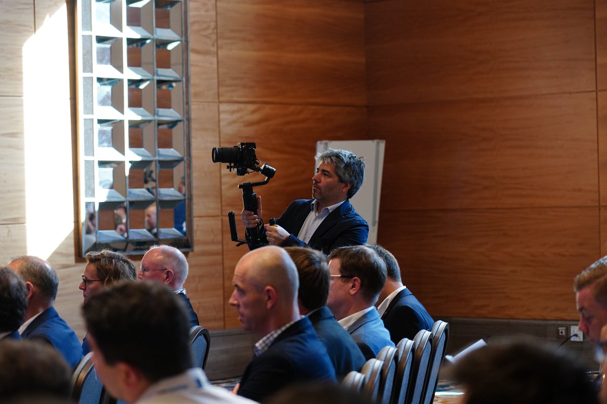 armonicafilm's tweet photo. Christian gettin' some work done for #GMS at #PharmaTalk in #Berlin 🇩🇪

#videoproduction #cameraman #onset #setlife #eventvideo #eventvideoproduction #cameracrew #cameraoperator #videographer #videography #filmingday #ronins #gimbal #sonyalpha #alpha7III @DJIGlobal @SonyAlpha https://t.co/iR0HY6Zfw4