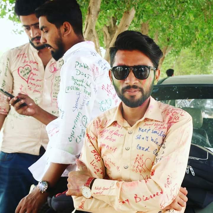 wikramdass's tweet photo. One of the memorable day of my life. Four year's Journey of university life is about to end. I'll really miss this beautiful chapter of my life😯.
Will be graduated soon 🎓.
#Signature_Day https://t.co/bZtC4gimQd