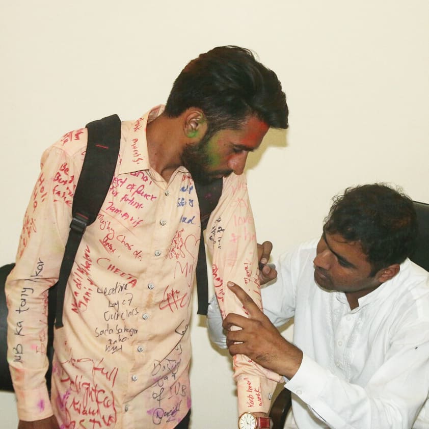 wikramdass's tweet photo. One of the memorable day of my life. Four year's Journey of university life is about to end. I'll really miss this beautiful chapter of my life😯.
Will be graduated soon 🎓.
#Signature_Day https://t.co/bZtC4gimQd