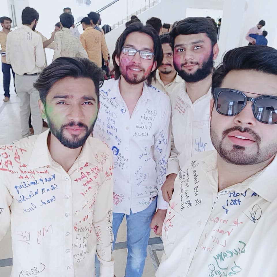 wikramdass's tweet photo. One of the memorable day of my life. Four year's Journey of university life is about to end. I'll really miss this beautiful chapter of my life😯.
Will be graduated soon 🎓.
#Signature_Day https://t.co/bZtC4gimQd