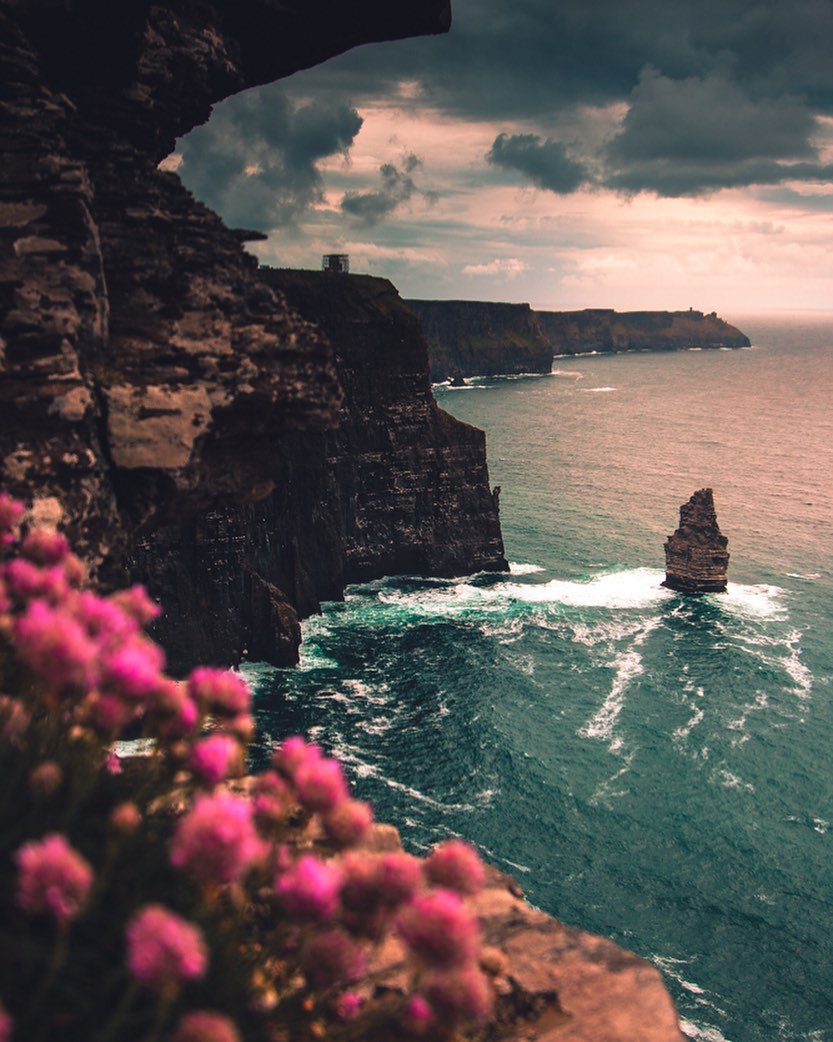 Summertime along the Wild Atlantic Way is something everyone should experience once... 

📸 Conor_Scott