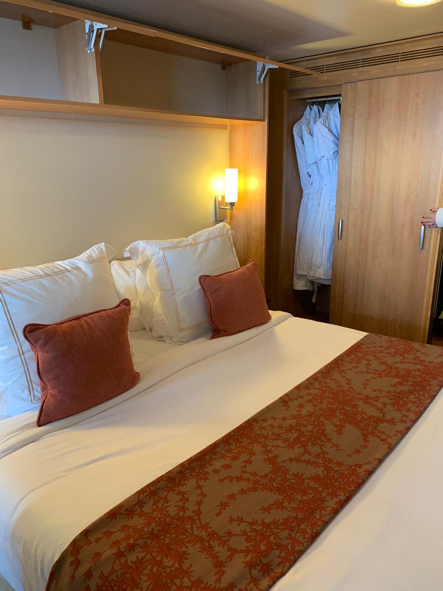 We have had a peak at the staterooms on board #CelebrityReflection and they are gorgeous! <a href="/CelebrityUK/">CASTLE CELEBRITY PRINZ NATHANIEL RICH UK</a> <a href="/TourAmericaTV/">Tour America</a>