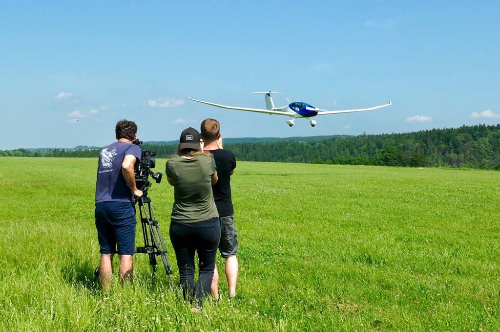 PureFlightS's tweet photo. Yesterday's filming for television🎥🛩  #ΦNIX #PureFlight #PurePlane #electric #airplane #aircraft #eflight #eplane #emobility #pure #flight #aviation https://t.co/wBvJN4AZGs
