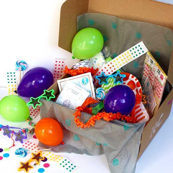 KitCaboodleKit's tweet photo. K&amp;C themed party kits have balloons and decorations, tableware, dress up, games with prizes and party bags all delivered to your door! Save yourself time and hassle plus get 50% off with exclusive code TAKE50 for a party to remember! 😁🎈 #kidsparties https://t.co/TBORVDBZGj https://t.co/aAnIPgIn8M
