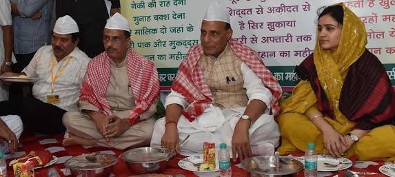 AaditriSinha's tweet image. Look at these pictures......you will get your answer...
#ModiWithMuslims 
#ModiForAll 
#modifoolhindus
#modibetrayedhindus
#ModiSarkar2 
#ModiWelfareForAll