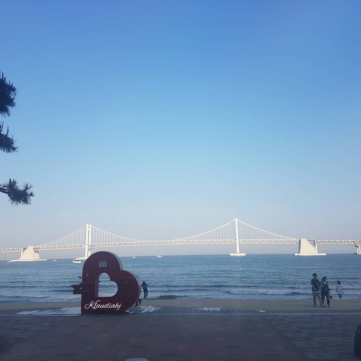 klaudiahj's tweet photo. The first thing comes in mind when I heard about Busan is Haeundae Beach.... but since I adore #KangDaniel I visited Gwangalli Beach too!..
#wheninBusan #GwangalliBeach
#강다니엘 #KONNECT #KONNECT_ENT https://t.co/9Co70TvC32