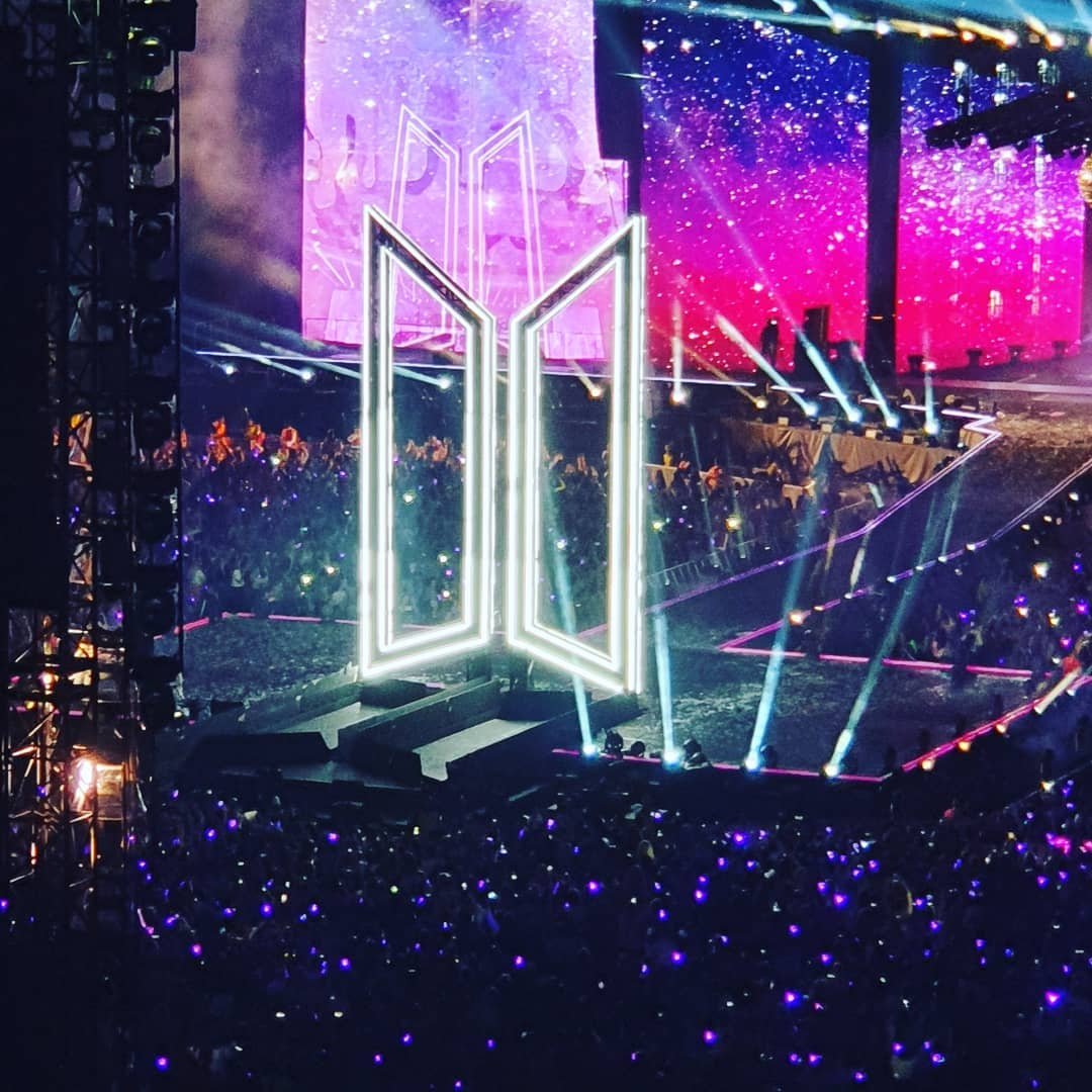 tebites_nahyi's tweet photo. #Happy6thAnniversaryBTS #BTSFESTA2019
I can't believe I've been going hand in hand with BTS for almost 3 years. I'm proud that I live with you at the same time and that I can call myself ARMY.
I hope one day we meet guys. 

With the anniversary my bangtan boys. 

ARMY purple u💜 https://t.co/68GXf946lI
