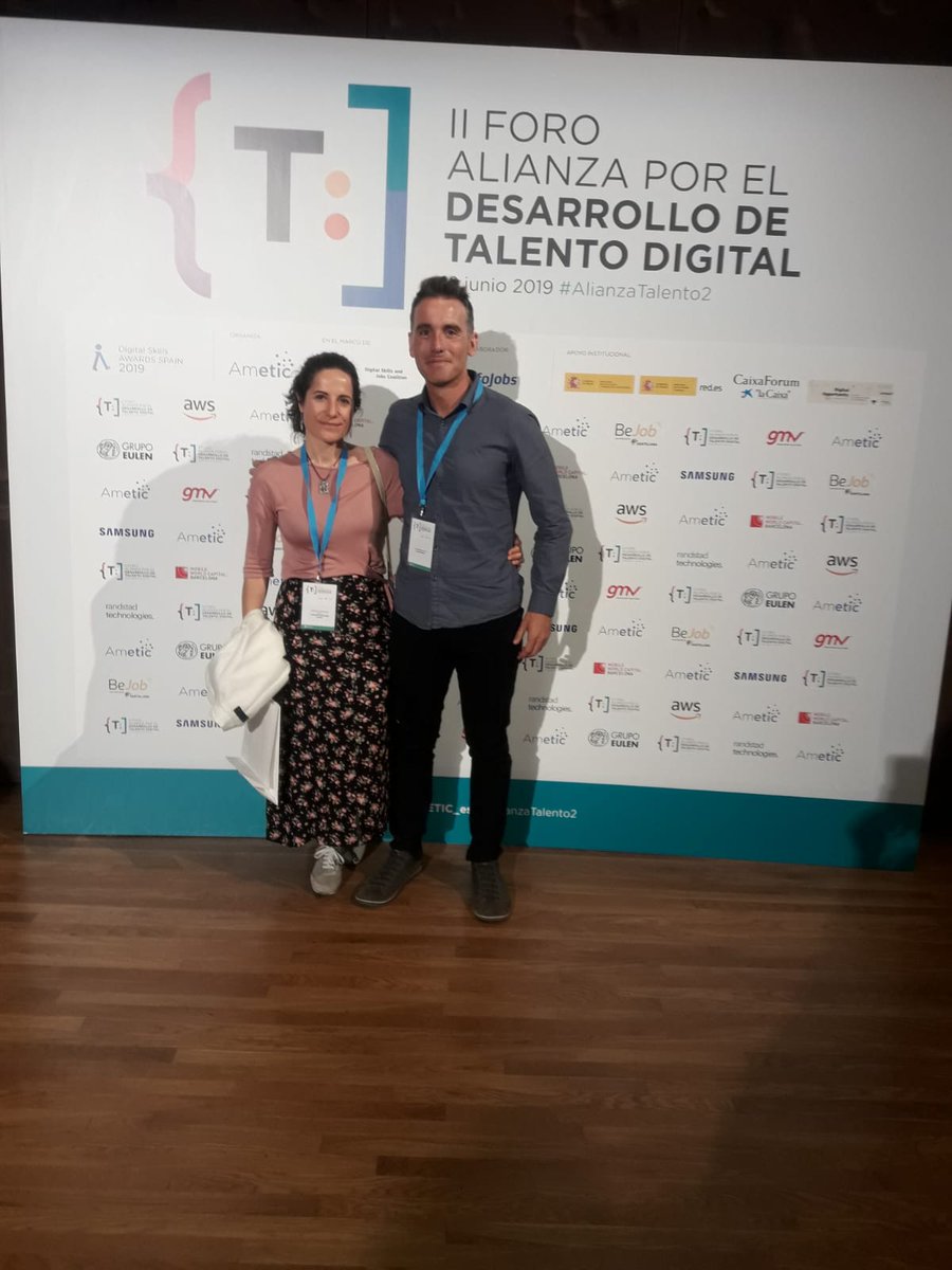 gamedev_innicia's tweet photo. II Foro Alianza por el Desarrollo de #TalentoDigital en España #AlianzaTalento2 @AMETIC_es

Ayer compartimos nuestra alegría por el premio #DigitalSkills #FP  con:
@EstrategicosUMA @victorfmm @RocioTorresManc @Rsctalent1 🎓 
@barbrilue #gamedevindie 🎮
@magoaldeca 🌍 https://t.co/HtcmHBGHNU