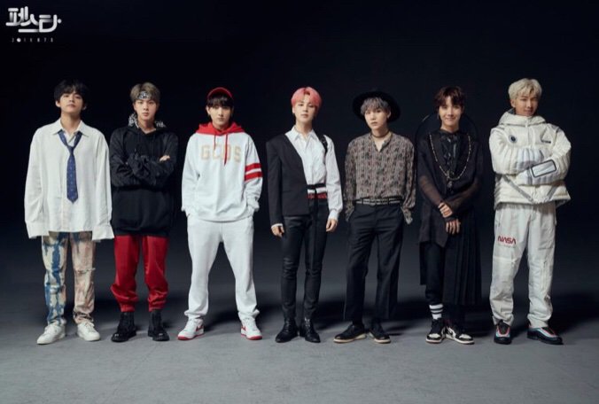 Tkookie11's tweet photo. 6 years of Bangtan Sonyeondan!!!
We purple you @BTS_twt !!!
Thank you!!!!!!! Sarlarnghae!!!
Then and now: https://t.co/ANWfDdGkAT