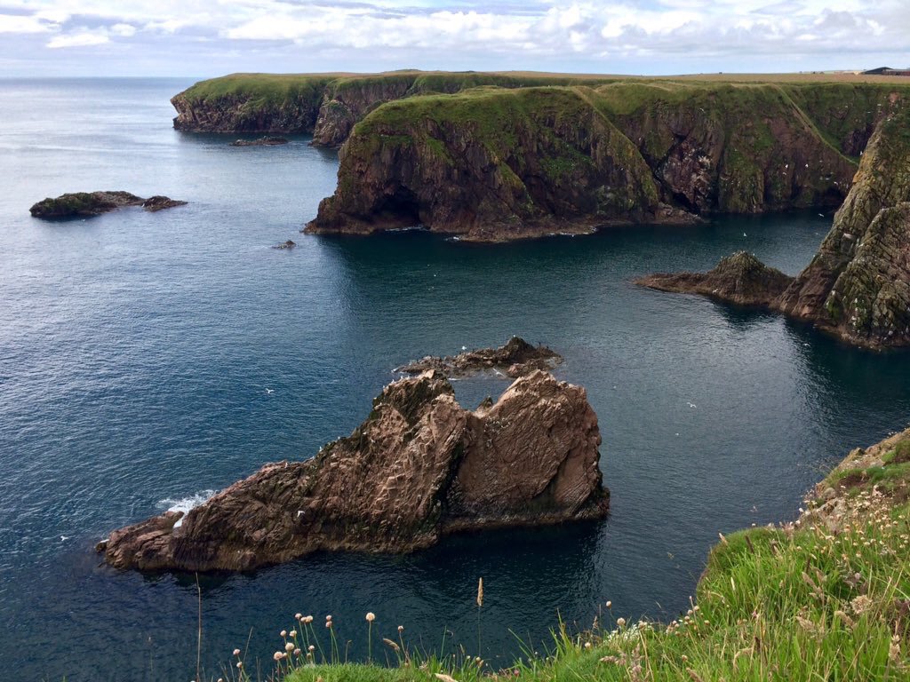 AilishSinclair's tweet photo. The beautiful Bullers o' Buchan in #Aberdeenshire. You can see puffins there sometimes and, according to local legend, mermaids too! #FolkloreThursday #Scotland #mermaids https://t.co/sj2QYnDmTi