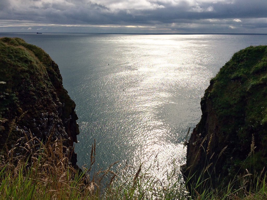 AilishSinclair's tweet photo. The beautiful Bullers o' Buchan in #Aberdeenshire. You can see puffins there sometimes and, according to local legend, mermaids too! #FolkloreThursday #Scotland #mermaids https://t.co/sj2QYnDmTi