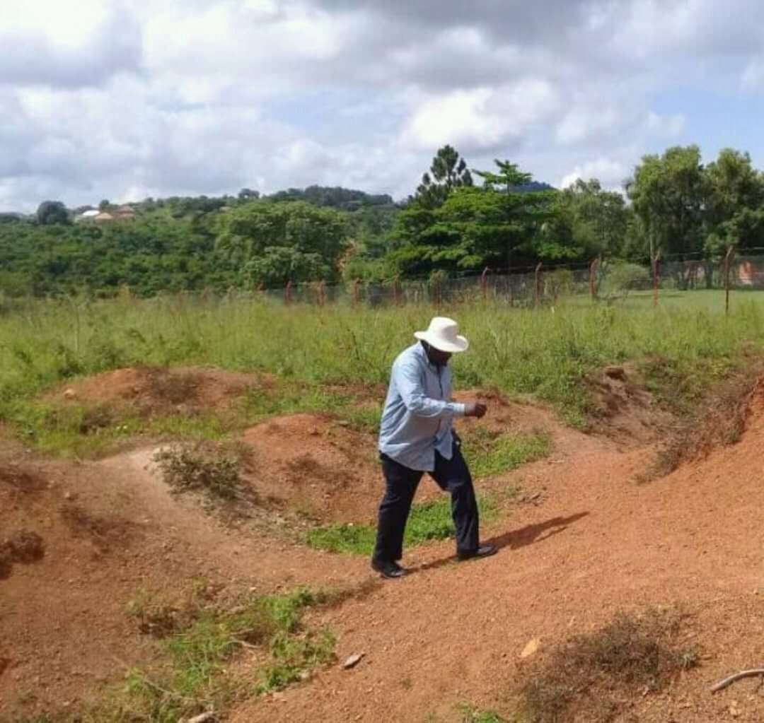 ABHAYZIRABA's tweet image. I shall work harder to fund & support his government...Long live @KagutaMuseveni , @NRMOnline Oyeeee 👍🇺🇬👍
@ssebunyashaf @NakuyaRamlah @wadadamichael @Lyvinejulius1 @AnishaUwase @AsantejnrRuhima