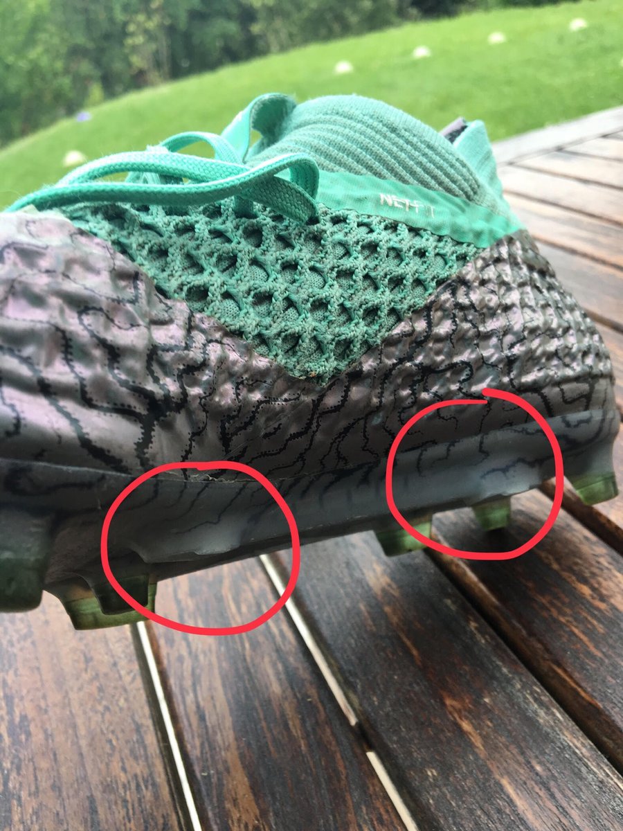 Lussanet's tweet photo. @ProSoccerDotCom We did try ourselves. And... the studs are falling off. Effortless!! Unbelievable indeed! Never seen that happen. 
Waiting on a response from @puma #pumashoes https://t.co/lrPR7QfJec