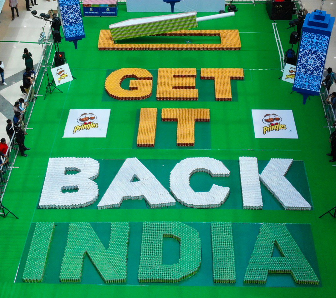 ajinkyarahane88's tweet photo. To all the fans, let's get #MatchReadyWithPringles and celebrate this great Guinness World Records structure created by @PringlesIndia to say #GetItBackIndia! https://t.co/wP6EMxNATW