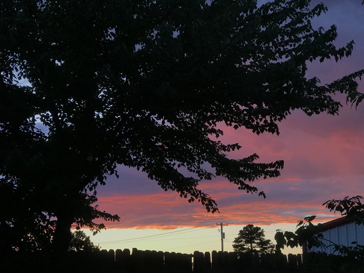 mboley013's tweet image. Sunset Wednesday night in Russellville AR! #sunset @KATVToddYak
