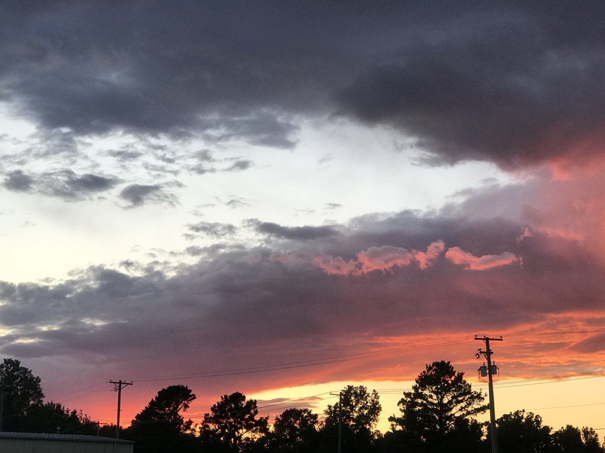 mboley013's tweet image. Sunset Wednesday night in Russellville AR! #sunset @KATVToddYak