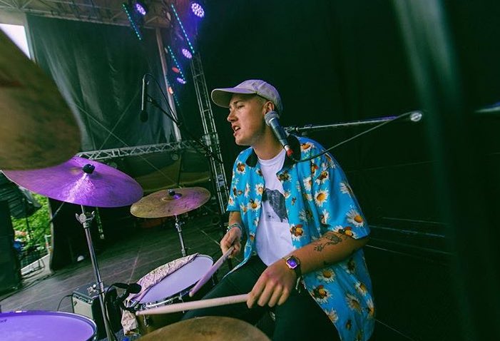laurxan's tweet photo. -Sigmund Vestrheim: baterista. https://t.co/r85d8FJRAk