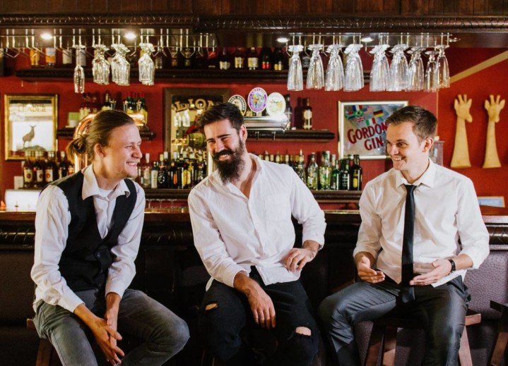 Free Beer cover Band is a band situated in Pretoria. They do local and international covers with Old and new songs from the 60s to the latest radio hits right now but with their own little twist. elegant-entertainment.com/entertainment/…