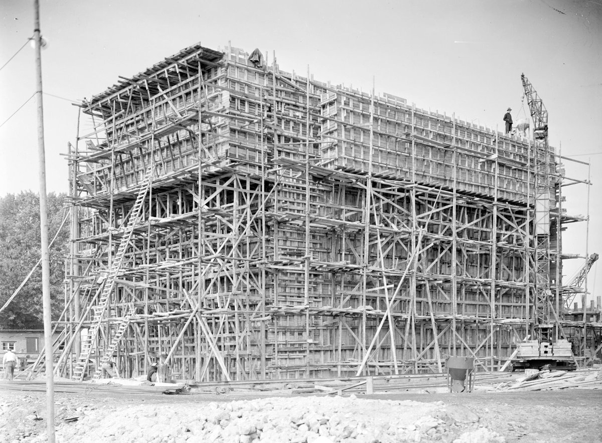 #ThrowbackThursday: Baustelle für das Pumpwerk Datteln – aufgenommen im Jahr 1952.😳😊
Foto: Archiv/EGLV
#SpaßaufmBau #Darauf? #Nichtmitmir! #Pumpwerk #Datteln #EGLV #TBT