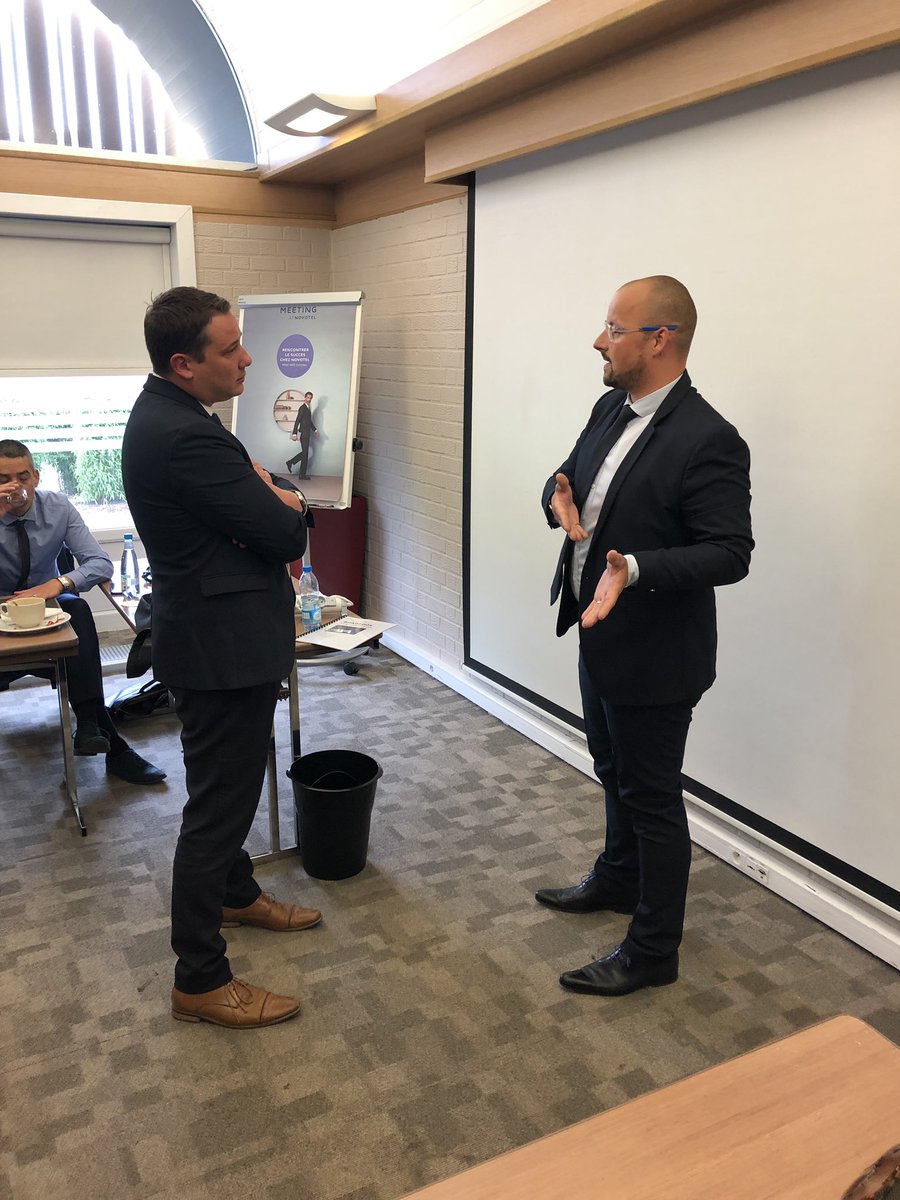 kuevi_ekue's tweet photo. Petit-déjeuner, briefing, training, et départ pour une journée à la conquête des professions libérales roadbook en mains ! https://t.co/CzmJLlyJmI