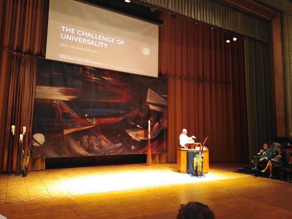 Christnet_ch's tweet photo. "Christianity insists on universality. It focusses on the common good for the whole world. Christianity makes claims considering truth. " Miroslav Wolf #StudientageUNIFribourg https://t.co/O6sTXxkbNj