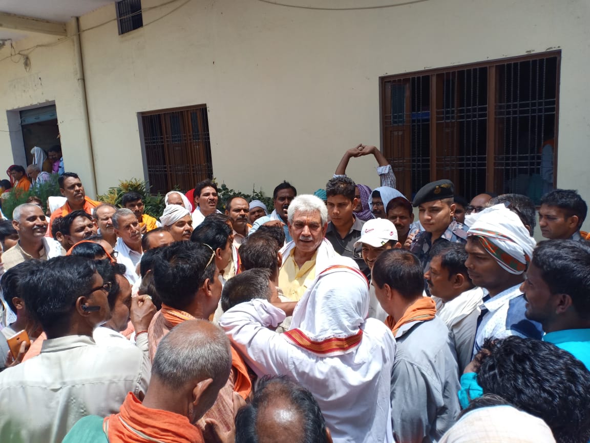 manojsinha_'s tweet photo. आज जमानियां विधानसभा के कार्यकर्ताओं से मुलाकात कर उनके द्वारा चुनाव में किये गए अथक परिश्रम व मेहनत के लिए धन्यवाद ज्ञापित किया और भरोसा दिया कि सभी कार्यकर्ताओं के साथ सुख-दुख में कदम से कदम मिलाकर खड़ा रहूंगा। https://t.co/4LVkuVvCmj