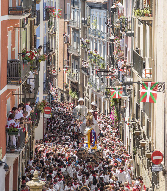 javierlibe's tweet image. Llegan los Sanfermines!!
Nueve días de Gigantes + Cabezudos + VERMÚ!! 
#SF19CMN