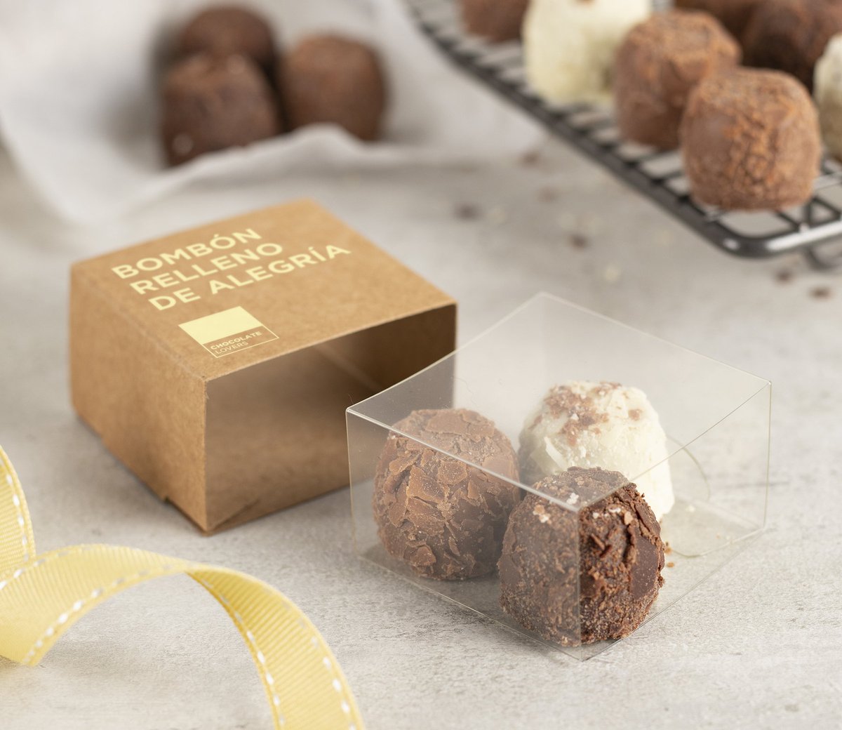 🍫 Oggi ci siamo svegliati golosi, ti va un po’ di cioccolato? Queste scatoline sono ideali per cioccolatini!🍫