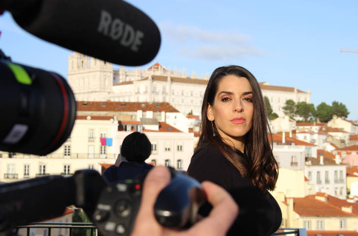ViajerasconB's tweet photo. Detrás de las cámaras con @RuthLorenzo en #ViajerasConBLisboa
Un viaje lleno de risas, música, arte y colores. ¿Con qué te quedas de este fantástico destino?
@bthetravelbrand
@laSextaTV
📷 @A_D_Romano
#ViajerasConB3 #ViajerasConBMakingOf https://t.co/BsAE6sTvT2