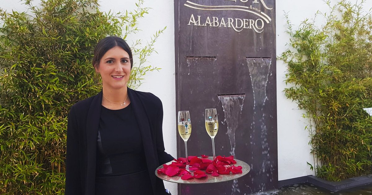 AlabarderoCa's tweet photo. Hoy, desde Finca Amalur Alabardero, queremos hacer un brindis🥂por seguir mejorando cada día, por contar con un equipo excepcional, por nuestro catering de calidad y prestigio...Y sobre todo por ti, por confiar en nosotros🤝 ¡Gracias!💫 https://t.co/4ZikVnQrRo