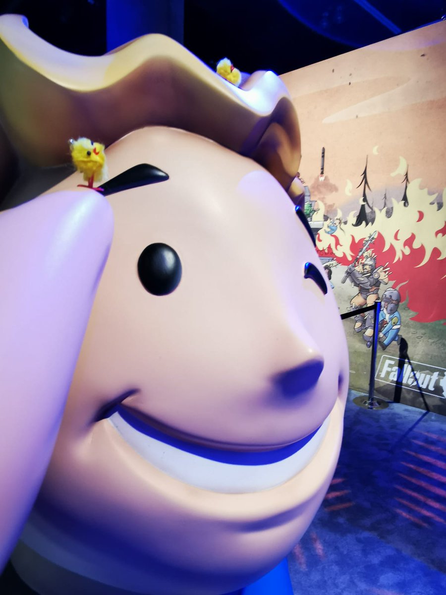 PLAION_ES's tweet photo. Hoy en #PollitosPorElMundo, ¡pollitos en el E3! El jefe se los ha llevado de viaje y están disfrutando como enanos!! 😍 https://t.co/JDgnaP944t