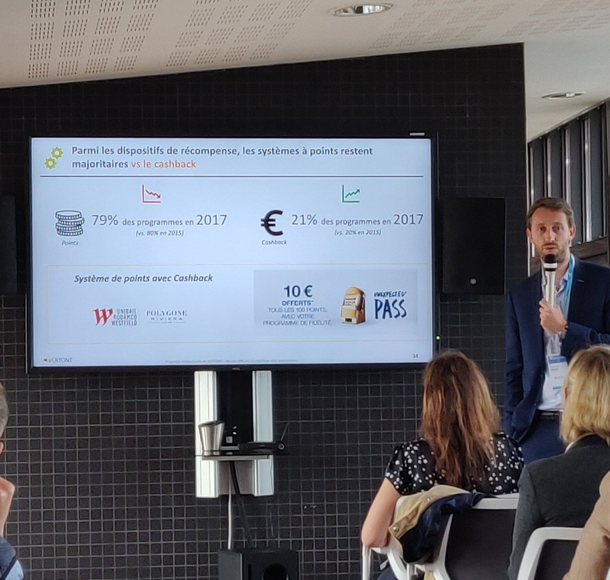Qualimetrie's tweet photo. Parmi les dispositifs de récompense, les systèmes à point restent majoritaires vs le #cashback 
#CCB6 https://t.co/uIBZdDucYy