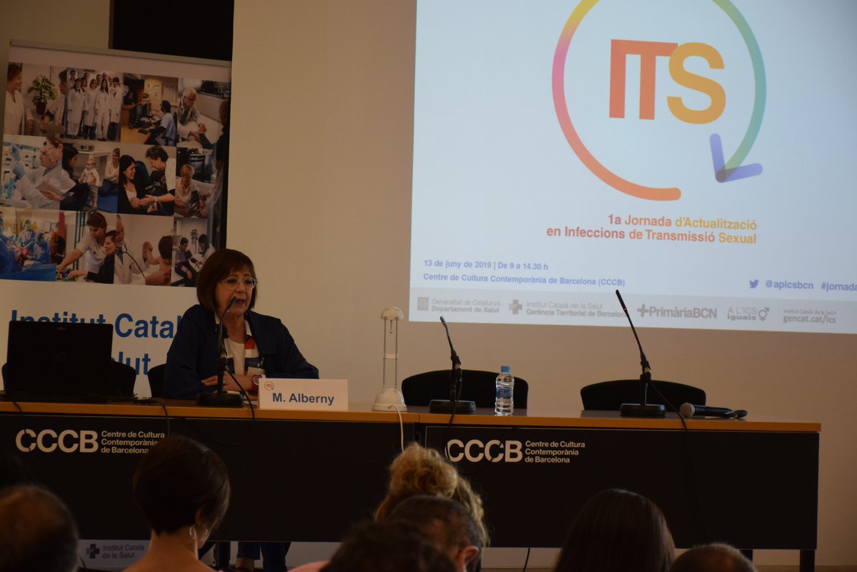 Amb participació de professionals de l'#apicsbcn, del <a href="/CAPSBEsq/">CAPSBE</a> i d'altres punts de l'Estat espanyol, la responsable d'#ITS i #VIH, <a href="/AlbernyMireia/">Mireia Alberny</a>, agraeix l'assistència a la #jornadaITS "plantejada com un punt més de l'oferta formativa en ITS/VIH on ja fa 10 anys que treballem"