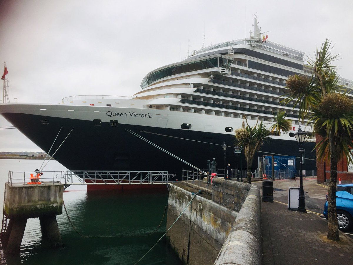 CobhTourism's tweet photo. Our Cobh Tourism Ambassadors are out welcoming the passengers and crew of the Queen Victoria to our heritage town of #Cobh all our attractions are open @CruiseRoomEire @pure_cork @CobhHarCham @pjcoogan @SaveIrishCruise @gicncobh @deshocks @PortofCork @Corkcoco https://t.co/KCsN57o8B6