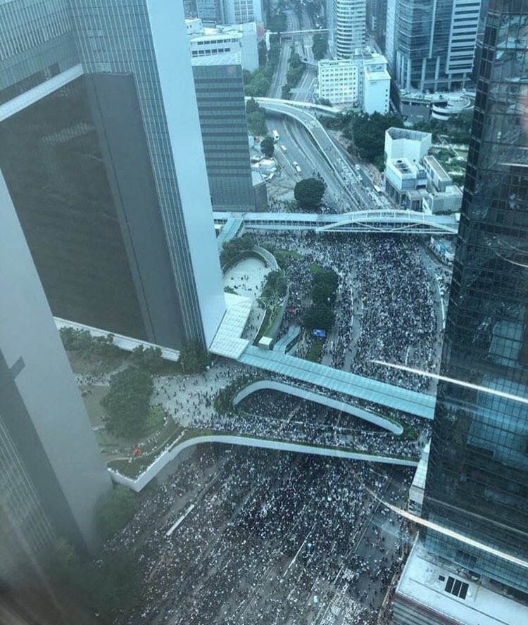 kris56630303's tweet photo. #HongKongProtests
#HongKongers 
We are HongKongers ,
We love our home,
So we try our best to protest our land 
🙌🏻❤️
Please let us a hand and spread it out!!!Thanks #HongKongExtraditionLaw https://t.co/ESOwFFzJxv
