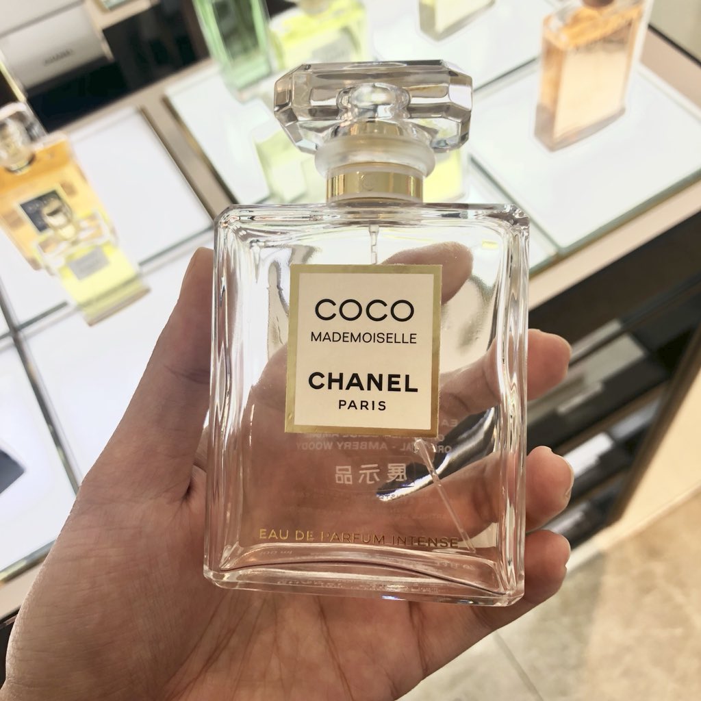 jenitalks's tweet photo. โอ้วโหหห ขวดละ 5,000 กว่าบาท แต่ Sold Out จ้ะหมดยันตัวเทสเตอร์ เชื่อละว่า Chanel รุ่นนี้หอมจริงง ไม่แปลกที่ลูกเพจเจนใช้กันเยอะมากกกก อยากได้เว่อ https://t.co/IUEFb2frys
