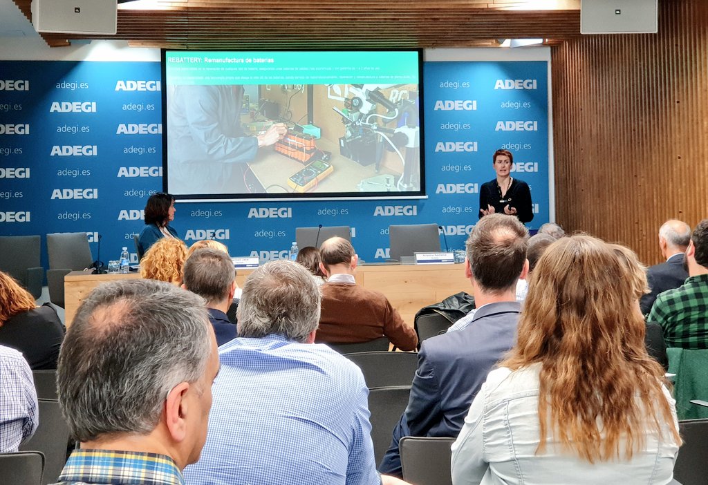 EkoREC_eus's tweet photo. .@KristinApinaniz nos presenta @AclimaEuskadi, el Clúster del sector medioambiental, explicando casos de éxito de sus 108 socios (como #Eko3r, @REBATTERY_EXP, @IndumetalN...) y demostrando que apostar por la sostenibilidad genera competitividad. https://t.co/94svxZ76Ar