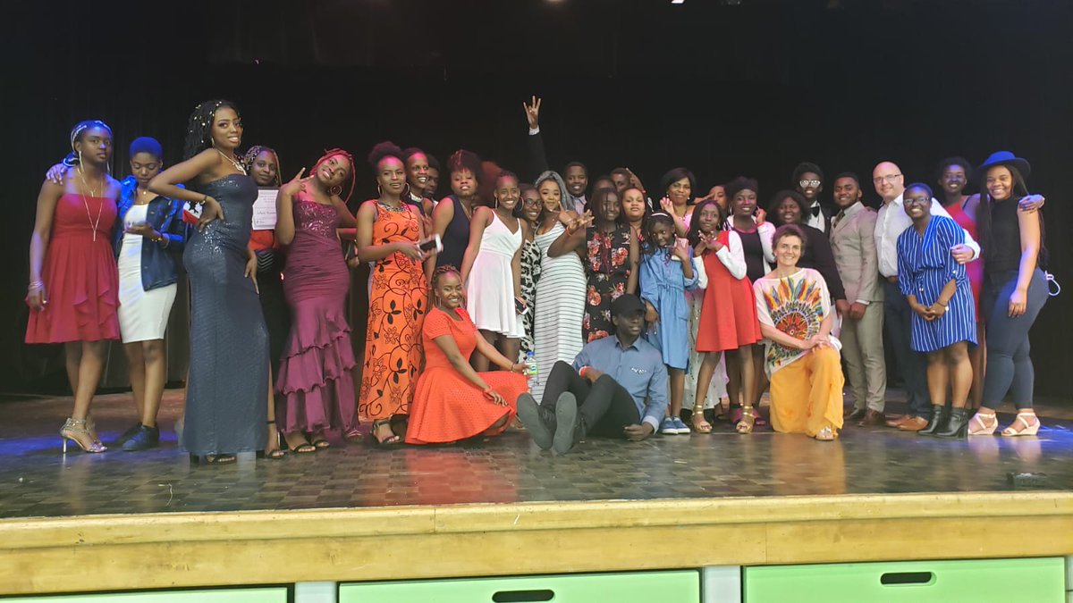 Yvonne Katchunga@Téé tweet media