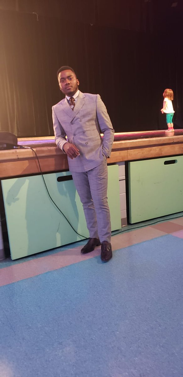 Yvonne Katchunga@Téé tweet media