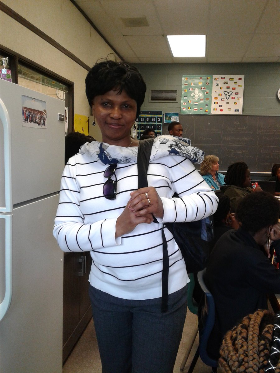 Yvonne Katchunga@Téé tweet media