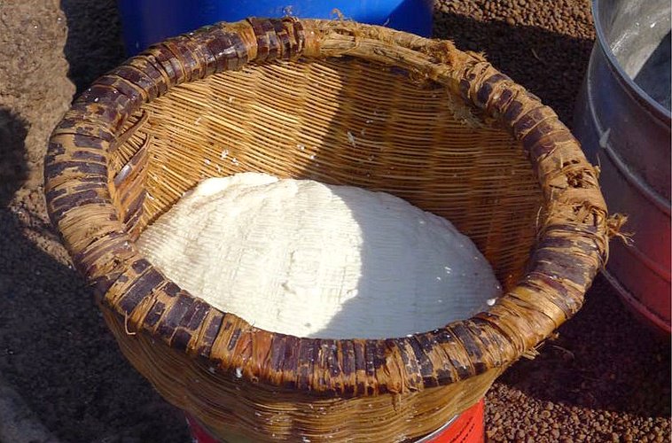 Cirad's tweet image. [#AfriquedelOuest] La diversité des #produitslaitiers, un patrimoine culinaire menacé par les importations de poudre de #lait
👉🏽bit.ly/2KKieo5

Des travaux de G. Duteurtre, économiste au #Cirad, présentés au symposium international #LaitVecteurdeDéveloppement @SOSFAIM