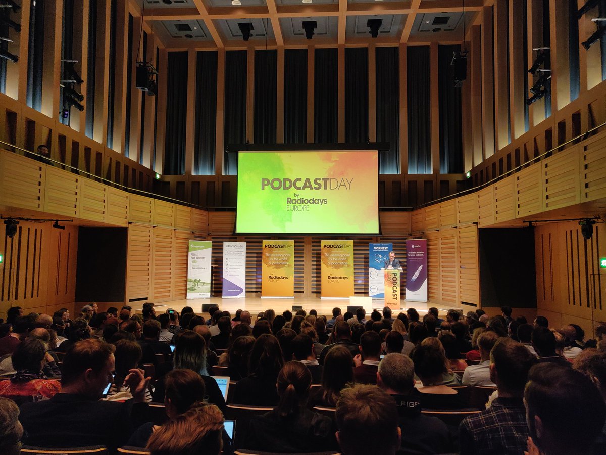 DeRadioPodcast's tweet photo. Vandaag Podcastday Londen. In hoog tempo veel boeiende sessies. Volgende week in de nieuwsbrief enkele highlights. Nog geen subscriber📩👉 https://t.co/0zZaq9YO47 https://t.co/2bVzNqZNyv