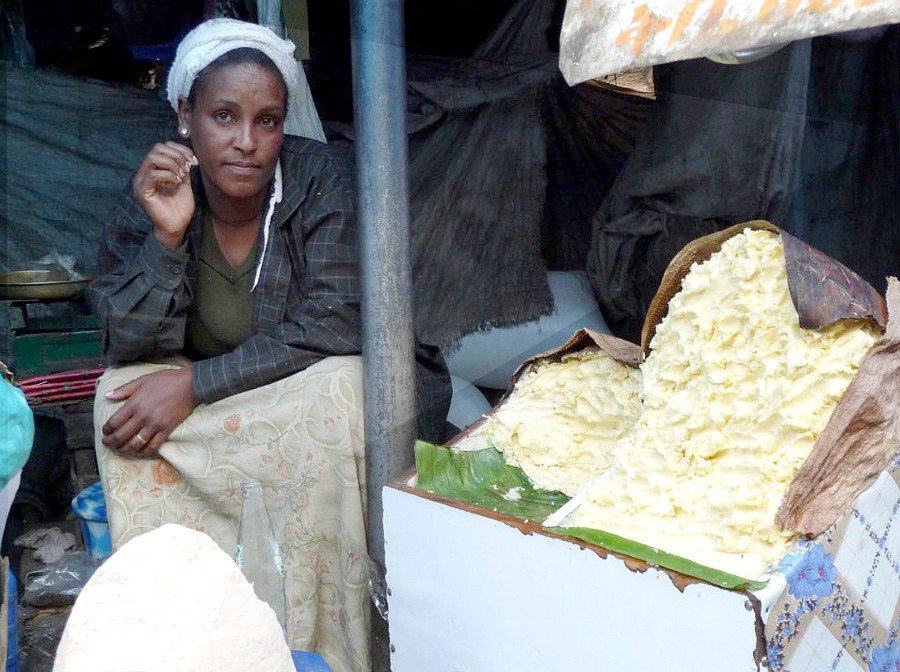 Cirad's tweet image. [#AfriquedelOuest] La diversité des #produitslaitiers, un patrimoine culinaire menacé par les importations de poudre de #lait
👉🏽bit.ly/2KKieo5

Des travaux de G. Duteurtre, économiste au #Cirad, présentés au symposium international #LaitVecteurdeDéveloppement @SOSFAIM