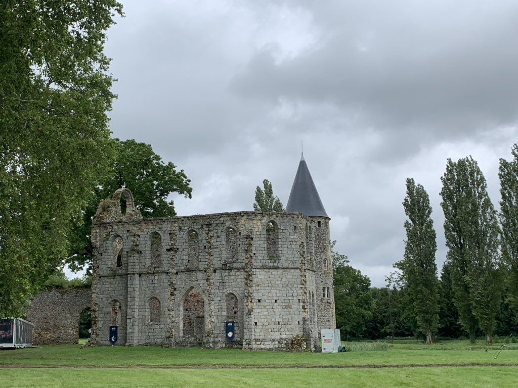 onderceylan's tweet image. Tech conference at a country side of Paris? In a medieval French 🏰 from XIIIth century? Hell yeah I’m in! 🤓 #devbreak19 @DevBreak19