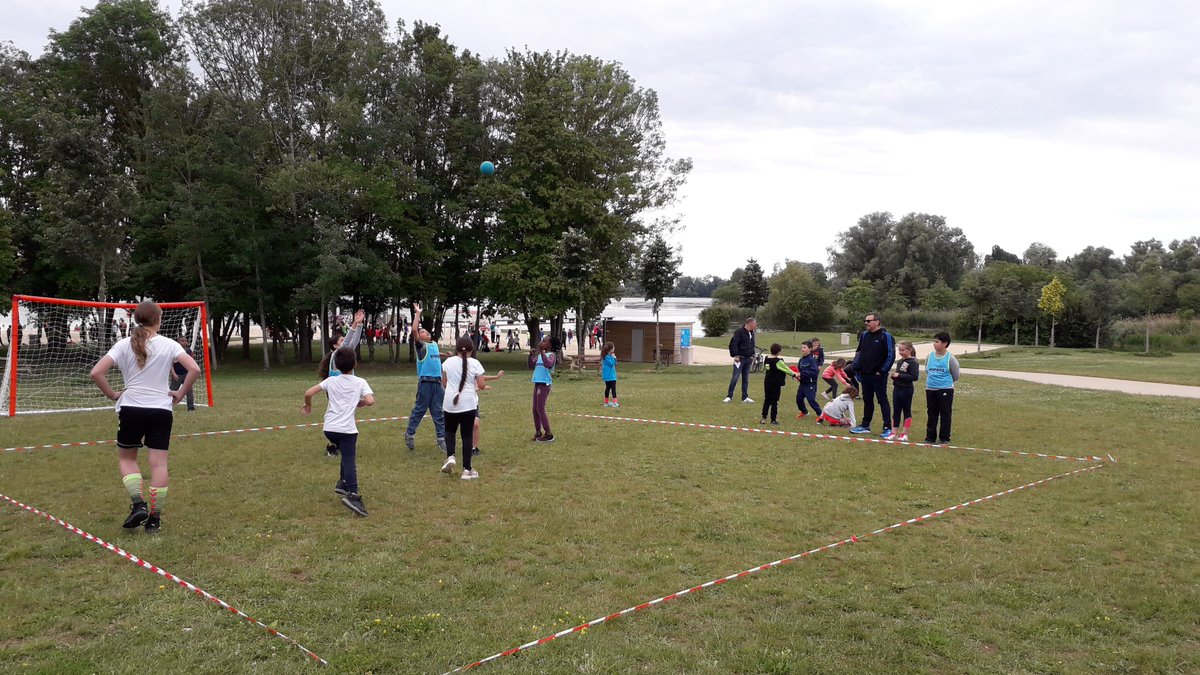 Ce2Marcel's tweet photo. Début des matchs! On croise les doigts pour la météo! https://t.co/pns0pOQ10l