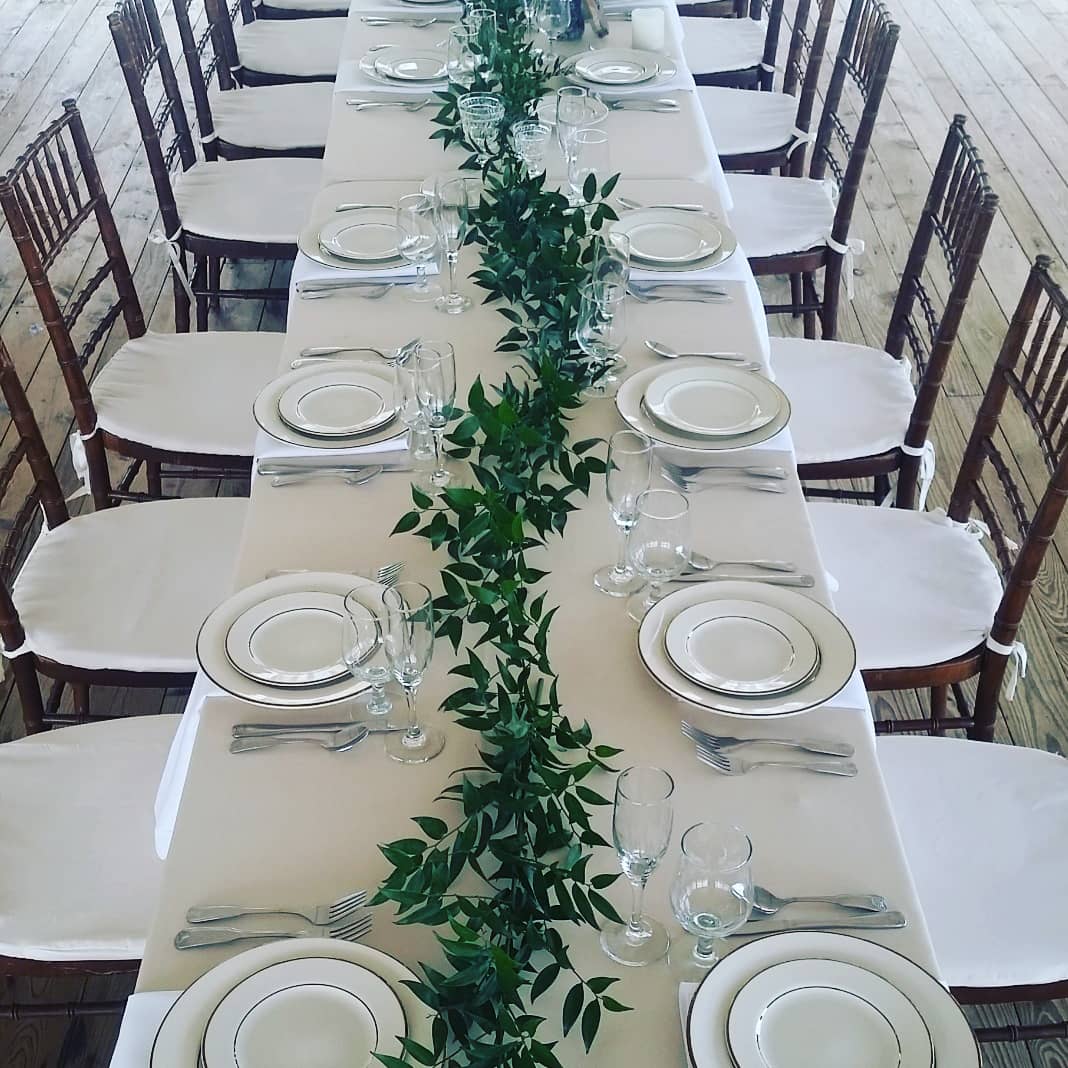 DecorsDivine's tweet photo. All things green..Greenery is such a statement at your #wedding. I love how something so simple can make such an impact #Pinterest https://t.co/kgRnkotR7Q