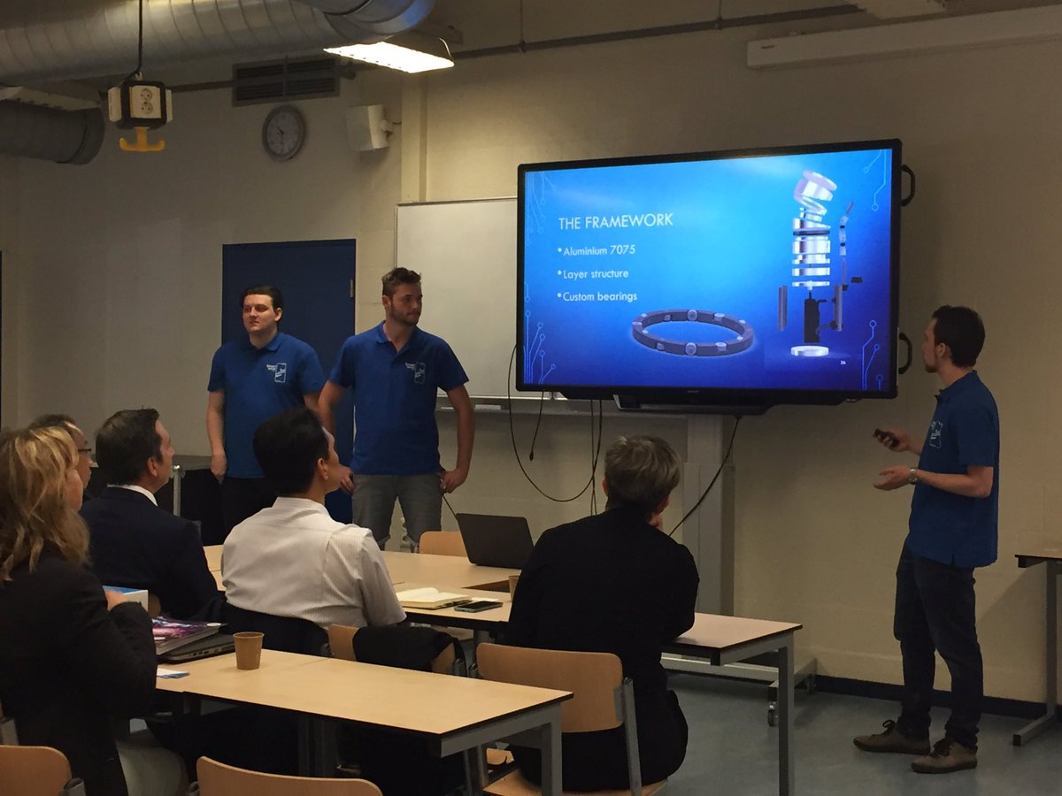 anneliesmoors's tweet photo. StudentenTeam @FH_Engineering @fontys Smart Wrist presenteert hun prototype waar ze mee naar China gaan deze zomer aan een delegatie van #delta en @ellahueting . Het team doet mee aan de wedstrijd #the 6th Delta contest. https://t.co/ZffXajwami