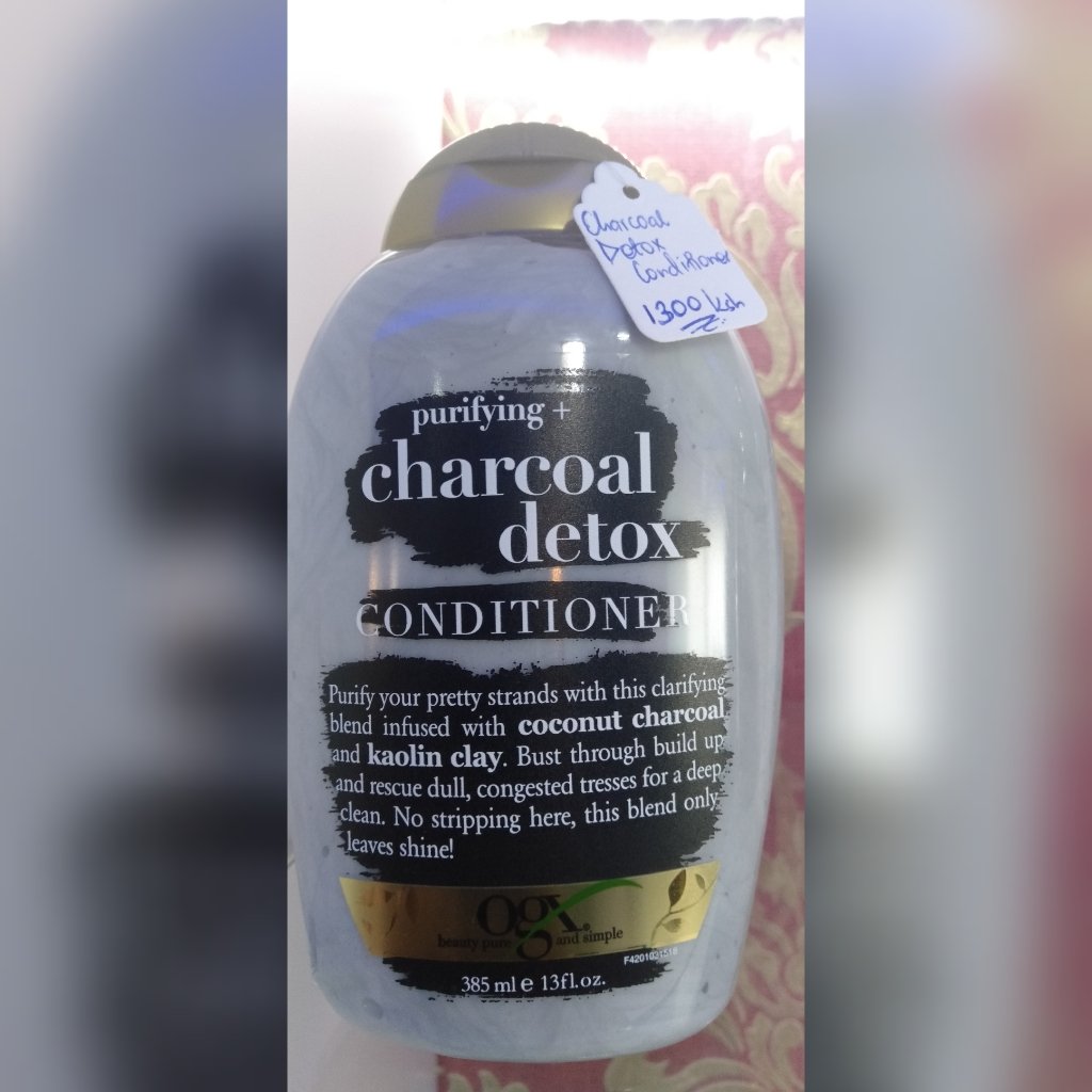 bahira_d's tweet photo. Purifying + CHARCOAL DETOX CONDITIONER.
Purifying your pretty strands with this clarifying blend infused with Coconut Charcoal and Kaolin Clay.
🤯
Bust through build up and rescue dull, congested tresses for a deep clean!
Shine✨
🤯
Call/sms/app +254745660590 to order https://t.co/pv58bm2O3X