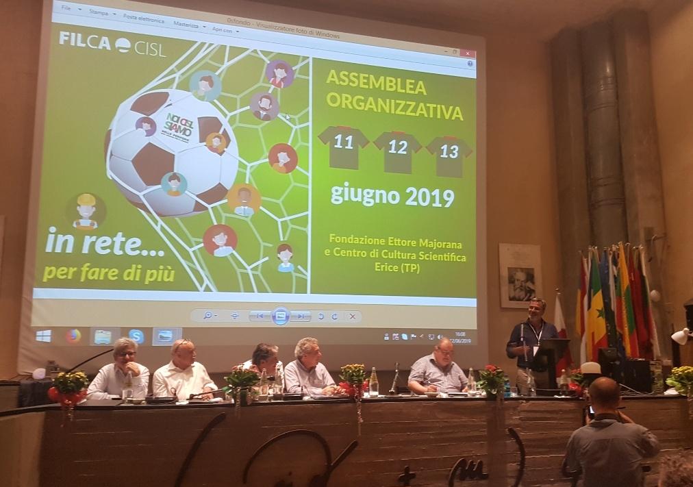 filcacislpuglia's tweet photo. Assemblea nazionale Filca, Delle Noci: "In #Puglia mettiamo già in pratica lo slogan, quello di 'fare rete'. Grazie alla sinergia con le altre categorie e con la #Cisl riusciamo ad essere punto di riferimento per migliaia di lavoratori".
#FilcaInRete #NoiCISLsiamo https://t.co/9gAI3ZYUbe